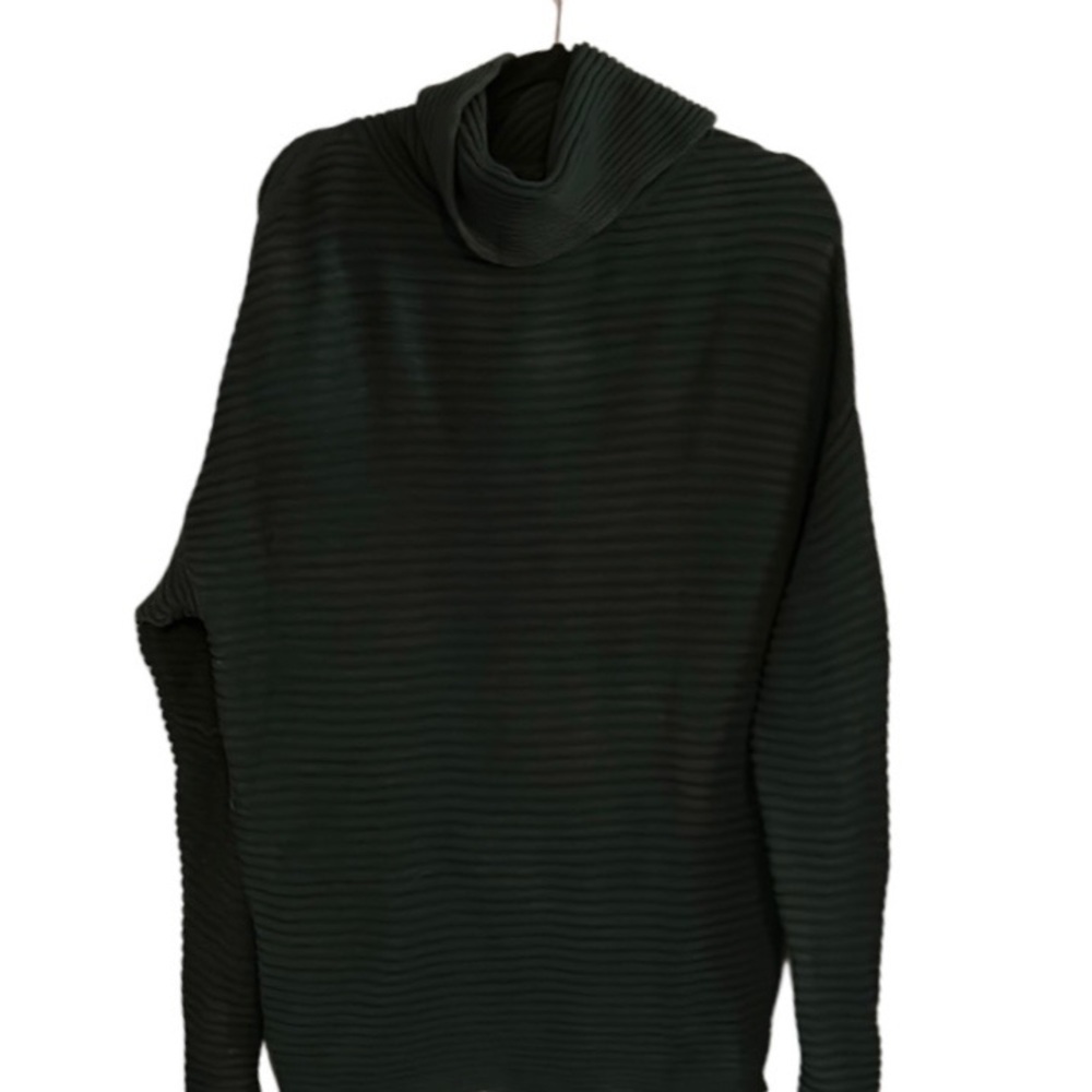 Katherine Barclay Hunter Green turtleneck Sweater size medium